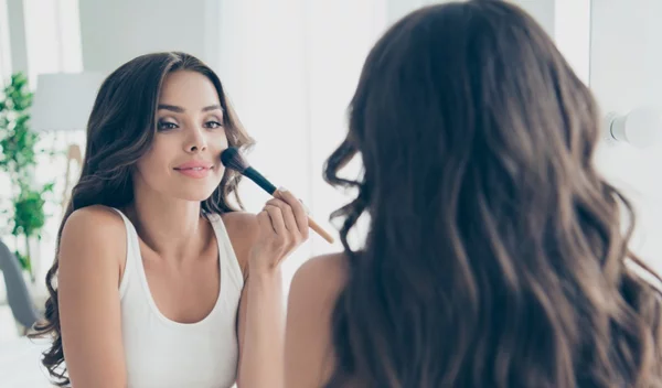 Έχεις λιπαρή επιδερμίδα; Αυτό είναι το ιδανικό μακιγιάζ!