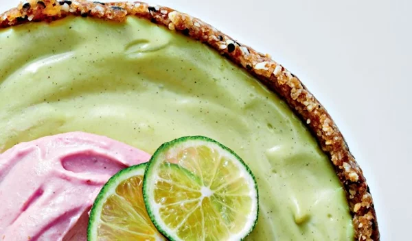 Ωμή τάρτα με αβοκάντο και λάιμ: Μια θρεπτική και λαχταριστή τάρτα