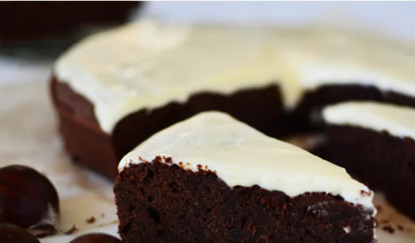 Κέικ σοκολάτας με πουρέ κάστανο: Η ιδανική συνταγή για να καταλάβεις ότι έρχεται ο χειμώνας