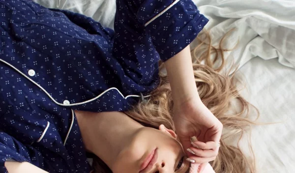 Να οι 6 κινήσεις για να ξεκινάς τη μέρα σου με καλή διάθεση (ακόμα κι αν ξύπνησες στραβά!)