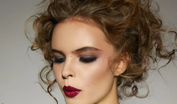 10 συγκλονιστικές ιδέες για χριστουγεννιάτικο μακιγιάζ