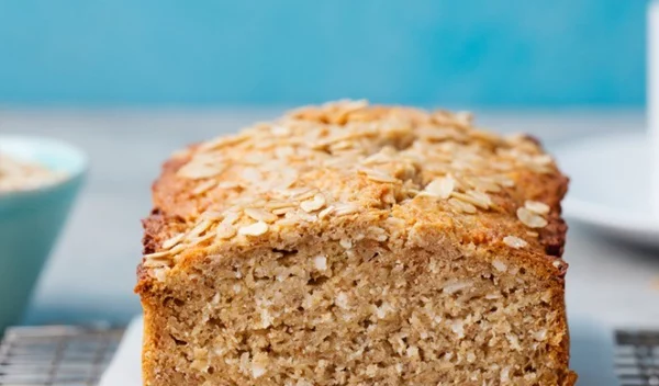 Δοκιμάσαμε: Το κέικ πρωτεΐνης με βρώμη και λιναρόσπορο (ΧΩΡΙΣ βούτυρο, ζάχαρη, αλεύρι!)