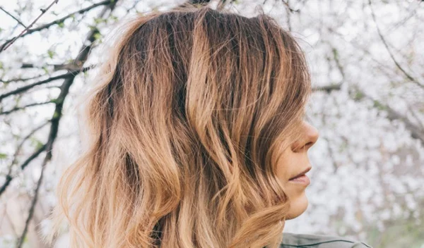 Πώς θα φύγει η ψαλίδα χωρίς κούρεμα; Με αυτές τις σπιτικές μάσκες μαλλιών