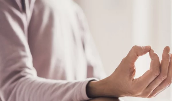 Γιόγκα μετά την εγκυμοσύνη: Τι είναι η postnatal yoga και πώς θα σε βοηθήσει να ξαναβρείς τον εαυτό σου