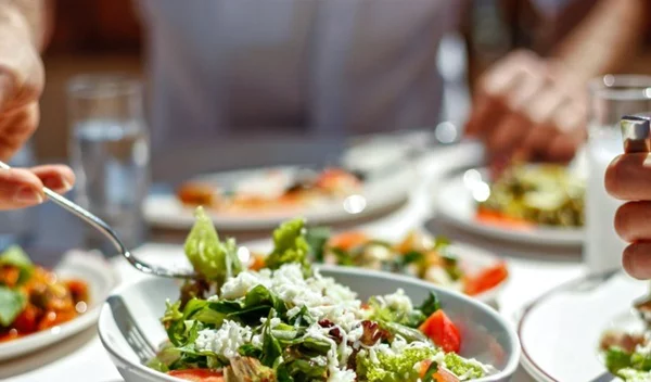 Διατροφή μετά τις γιορτές: Οι συμβουλές της διαιτολόγου και προτάσεις για ελαφριά γεύματα