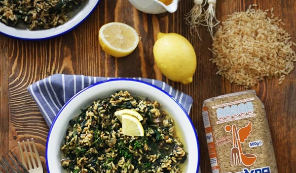 Σπανακόρυζο με καστανό ρύζι: Φτιάξε την πιο εύκολη και υγιεινή συνταγή