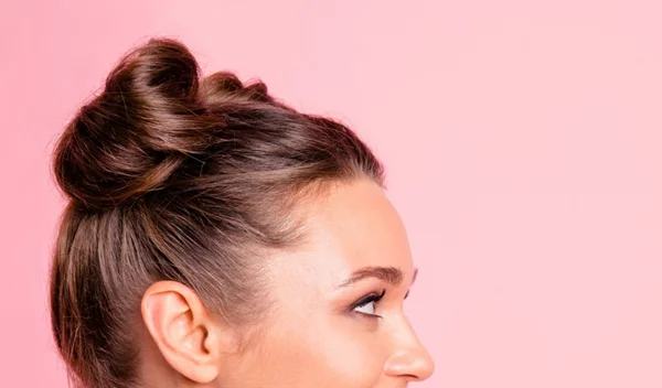 Δείξε νεότερη με το σωστό χρώμα στα μαλλιά