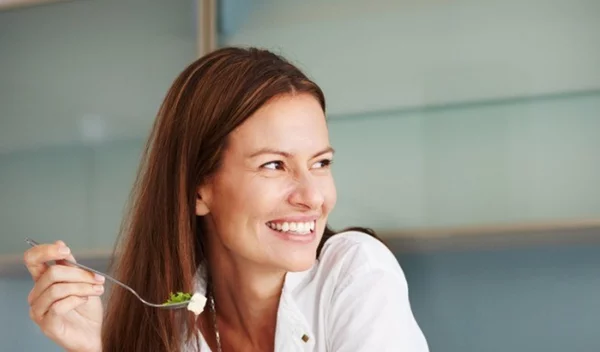 Πώς θα χάσεις βάρος ΠΡΙΝ την εμμηνόπαυση; (αλλά και κατά τη διάρκειά της!)