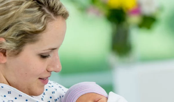 Γιατί κάποιες μαμάδες τρώνε τον πλακούντα τους; Θα το έκανες;