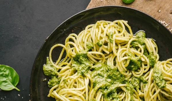 Να τρώω ζυμαρικά με σάλτσα πέστο; Είναι καλή για μια υγιεινή διατροφή;
