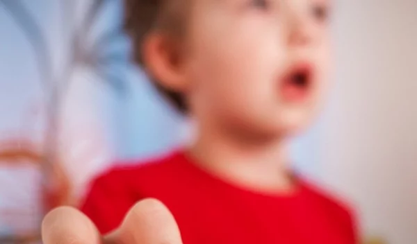 Τι είναι το Momo Challenge και γιατί έχουν τρομοκρατηθεί οι γονείς στη Βρετανία;