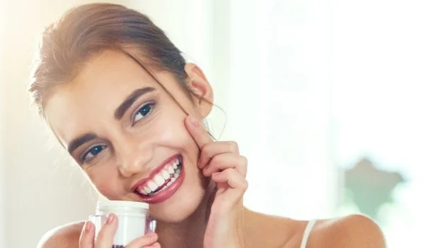 Βάλε ενυδατική κρέμα σα να είσαι pro (μάθε τα λάθη που κάνεις με την ενυδάτωση)