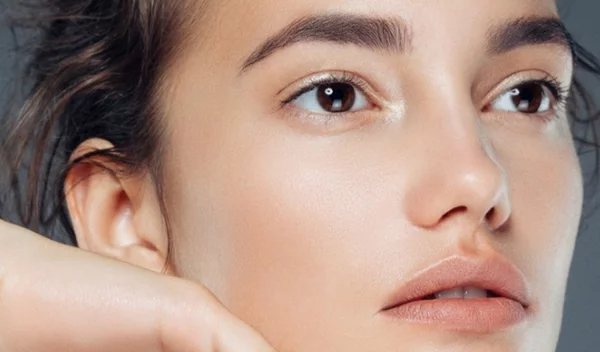 Οξέα για το πρόσωπο: Ποια είναι και τι μπορούν να κάνουν στην επιδερμίδα σου;