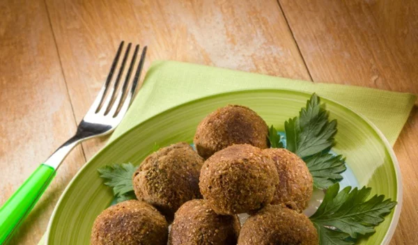 Vegan κεφτέδες με φακές: Ένα τέλειο μεσημεριανό και για τη Σαρακοστή