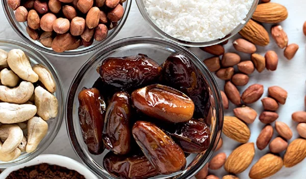 Εύκολες μπάλες ενέργειας με λεμόνι και κουρκουμά