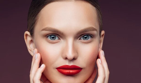 Τα πιο έξυπνα μυστικά ομορφιάς της beauty expert για τέλειο μακιγιάζ