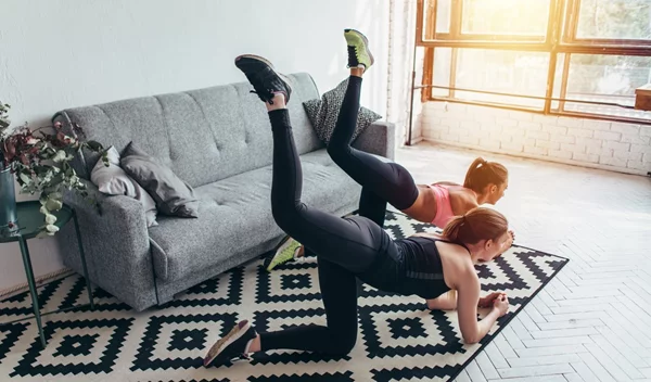 Χαλάρωση γλουτών: Δοκίμασε αυτές τις ασκήσεις της Tracy Anderson για σύσφιγξη στο σπίτι