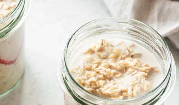 Βρώμη από το βράδυ: 5 ιδέες για να φτιάξεις κι εσύ το πιο γρήγορο και υγιεινό πρωινό