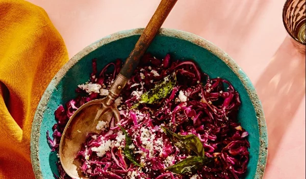 Συνταγές με λάχανο: Φτιάξε Ινδικό thoren με κόκκινο λάχανο