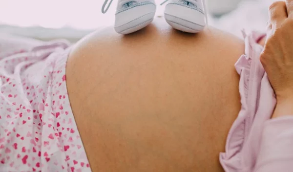 Είσαι ή θέλεις να μείνεις έγκυος; Έχεις σοβαρό λόγο να εμβολιαστείς για την COVID-19