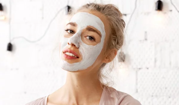 Σπιτική μάσκα λίφτινγκ με υλικά που έχεις στην κουζίνα σου