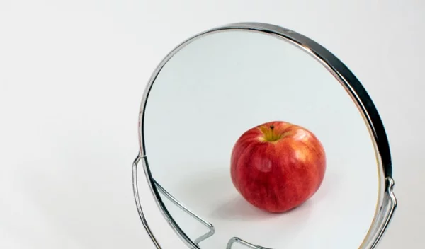 Το «ταξίδι» προς τις διατροφικές διαταραχές και γιατί μοιάζει με έναν κακοποιητικό έρωτα