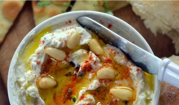 Συνταγή για vegan ντιπ με γιαούρτι σόγιας και διατροφική μαγιά