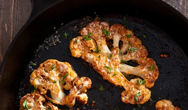 Ιδέες για vegan γεύματα: Δοκίμασε τις νόστιμες «μπριζόλες» από κουνουπίδι