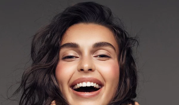 5 τροφές που λευκαίνουν τα δόντια