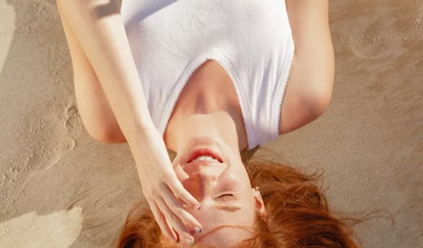 Ήλιος και ψωρίαση: Ο συνδυασμός είναι ευεργετικός αλλά με προϋποθέσεις