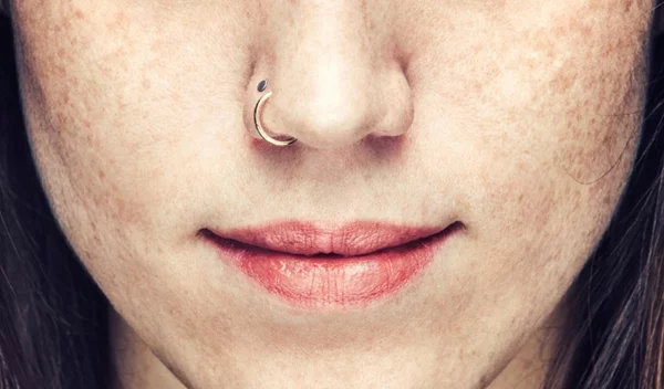 Ρινοπλαστική: Ομορφιά και υγεία συνδυάζονται σε μία μόνο επέμβαση