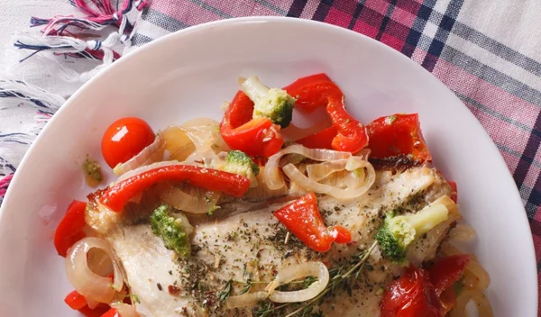 Διατροφή για Hashimoto: Τι πρέπει να αποφεύγεις και σε ποια τρόφιμα να δώσεις έμφαση;