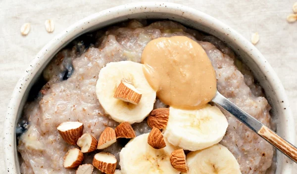 3 συνταγές για porridge από τη διατροφολόγο Βίρνα Σκουλίδη (+1 για το μωρό σου)
