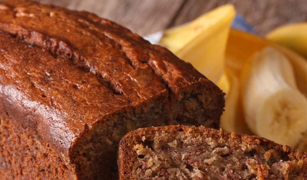 Θρεπτικό κέικ χωρίς αλεύρι και ζάχαρη από τη διατροφολόγο Έφη Κολοβέρου