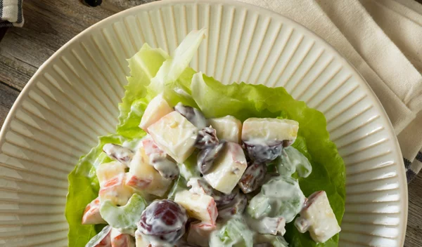 Σαλάτα με σταφύλι και τυρί κρέμα light, ιδανική για τις μέρες του φθινοπώρου