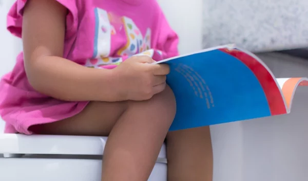 Τι προκαλεί τη δυσκοιλιότητα στα παιδιά