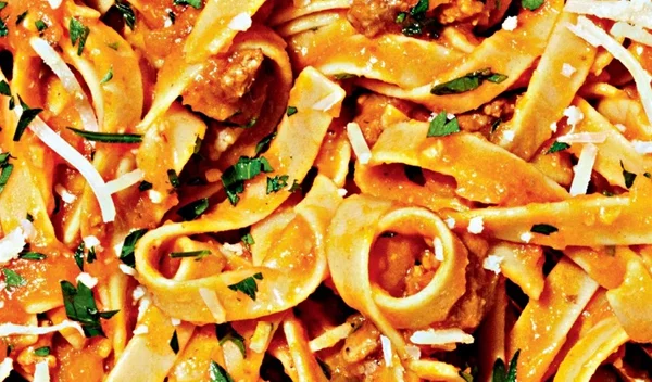 Ταλιατέλες ρυζιού με μπολονέζ κολοκύθας