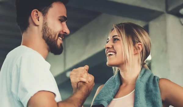 Τι προπόνηση να κάνεις αν γυμνάζεσαι με το σύντροφό σου;