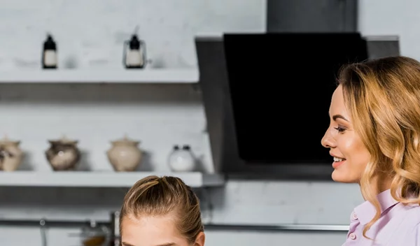 Φαγητό και παιδιά: 5 λάθος φράσεις σχετικές με το φαγητό που λες στο παιδί