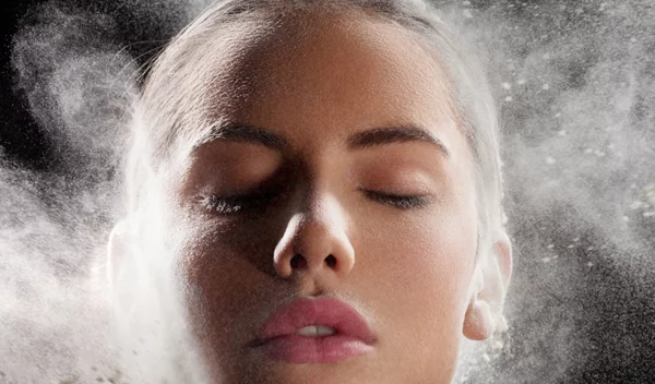 Face mists: Η νέα τάση στην ομορφιά και 6 χρήσεις τους που δεν είχες φανταστεί