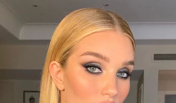 6 beauty μυστικά για να αντιγράψεις το look της Rosie Huntington-Whiteley