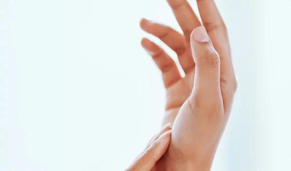 Θες να σταματήσεις να τρως τα νύχια σου; Κάνε αυτά