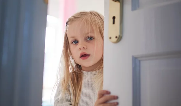 Σας έπιασε το παιδί στο κρεβάτι; Πώς θα το διαχειριστείς;