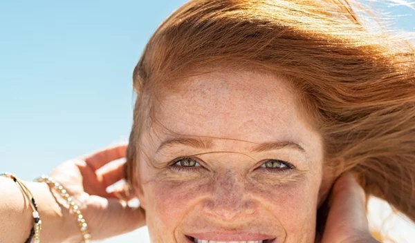 Εμμηνόπαυση και οστεοπόρωση: Πώς συνδέονται μεταξύ τους;