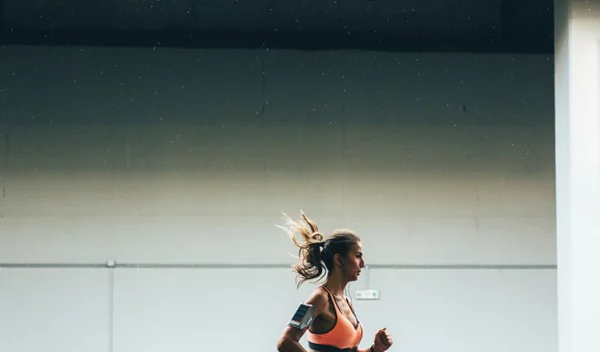 Πώς θα κάνεις φόρτιση υδατανθράκων πριν το Μαραθώνιο και κάθε αγώνα; Διατροφική προετοιμασία για δρομείς από τον Μάνο Δημητρούλη