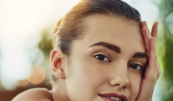 Έχω ευαίσθητο δέρμα: Ροδόχρους ακμή, σπυράκια, πανάδες ή έκζεμα; Δες τι να κάνεις στο σπίτι και στο ιατρείο