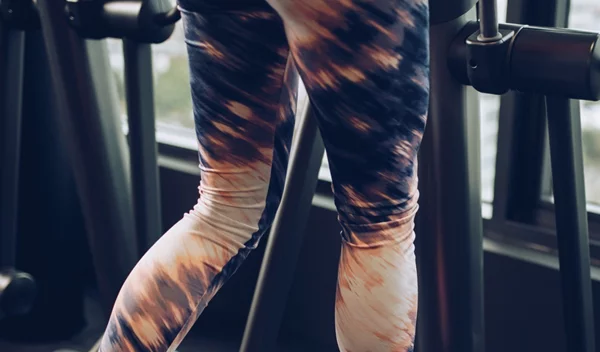 Ασκήσεις για πόδια σε μηχάνημα: Το 30λεπτο πρόγραμμα στο μηχάνημα με τα σκαλοπάτια (stairclimber)