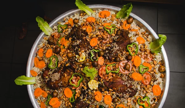 Μένσαφ με ρύζι Basmati και άγριο ρύζι