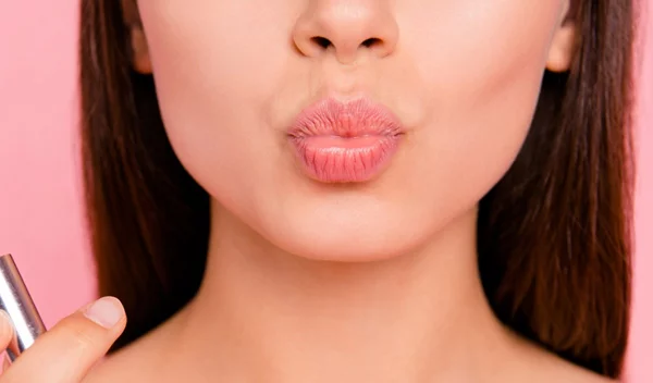 How To | Πώς να μετατρέψεις κάθε glossy κραγιόν σε ματ