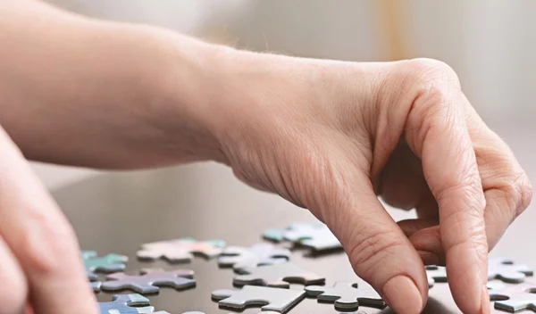 Μια συγκλονιστική ερμηνεία της Ρούλας Πατεράκη για την ενίσχυση της εταιρείας Αlzheimer Αθηνών